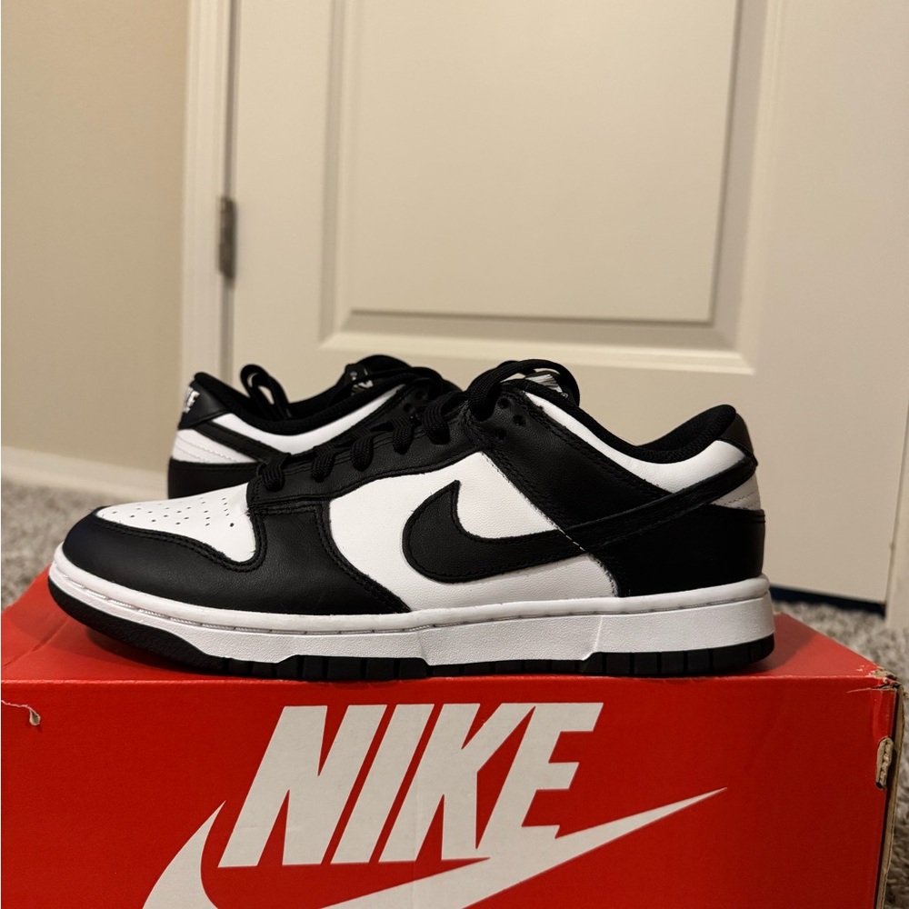 Nike Dunk Wmns Black and White Sneakers